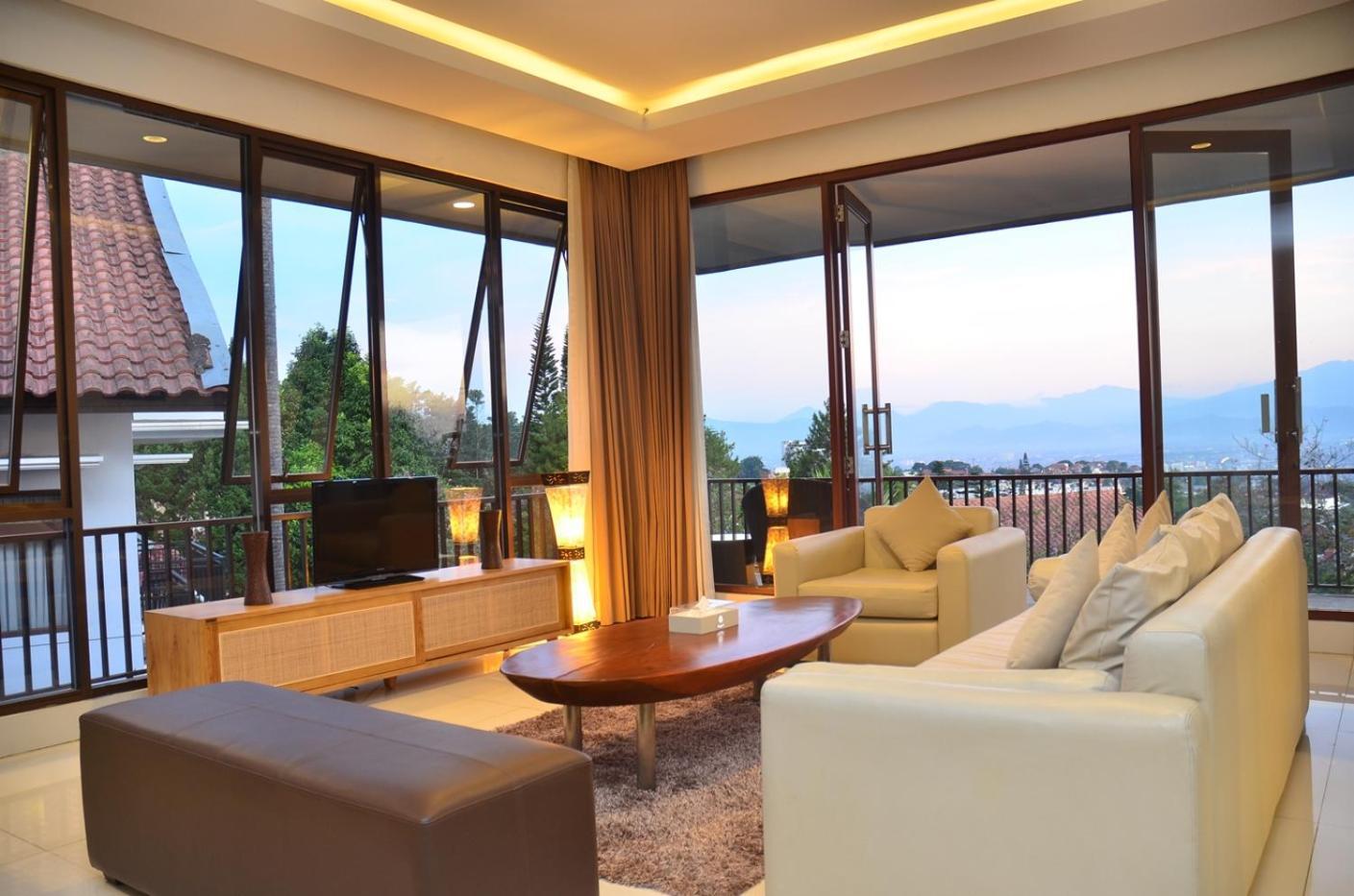 Oyama City View Villa 4 Bedrooms With A Private Swimming Pool Bandung Zewnętrze zdjęcie